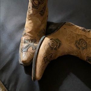 Corral Boots!! 7.5